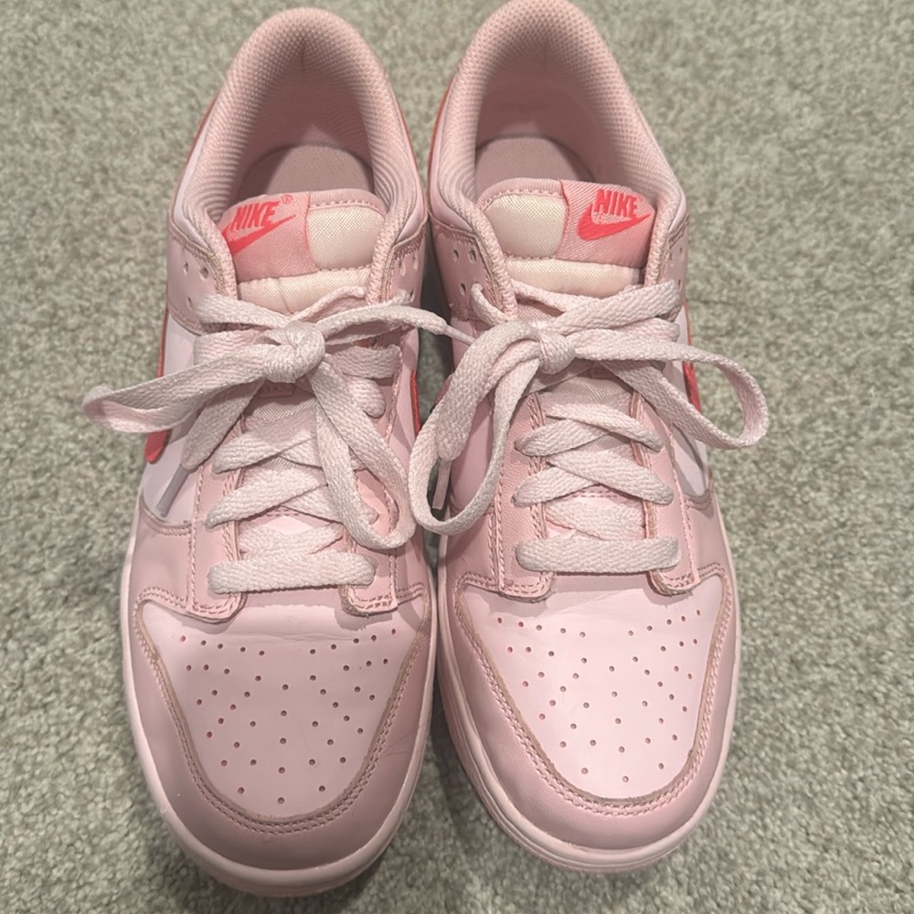 Nike Triple Pink Dunks